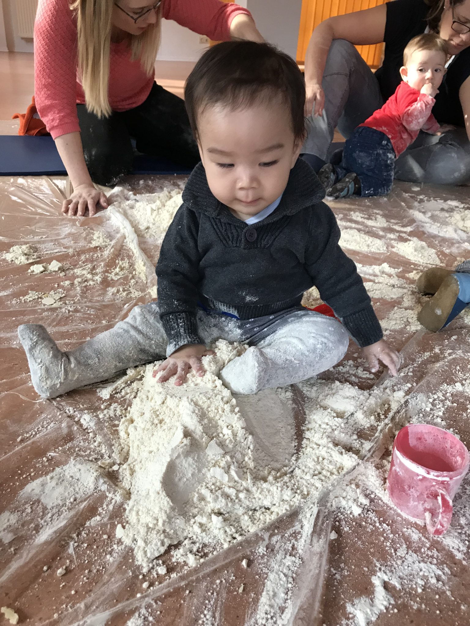Read more about the article 5. Sensory class – magic sand